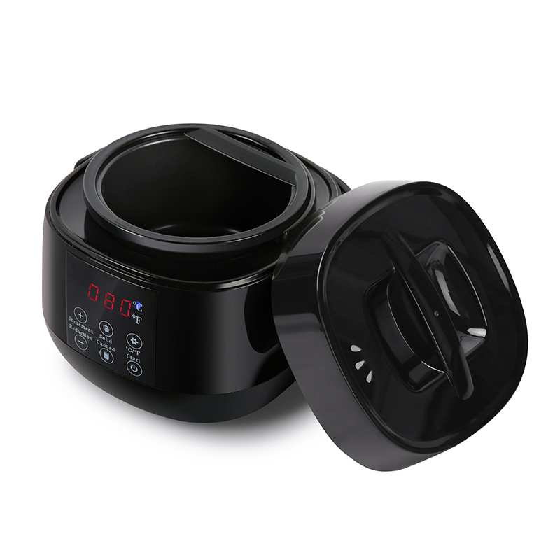 Panci peleburan lilin kecil dengan gagang hitam